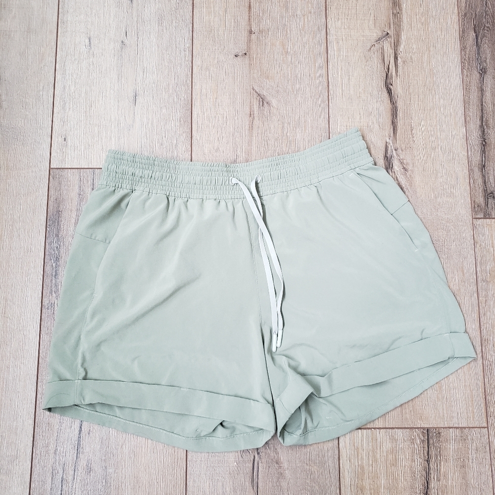 Lululemon On The Fly shorts